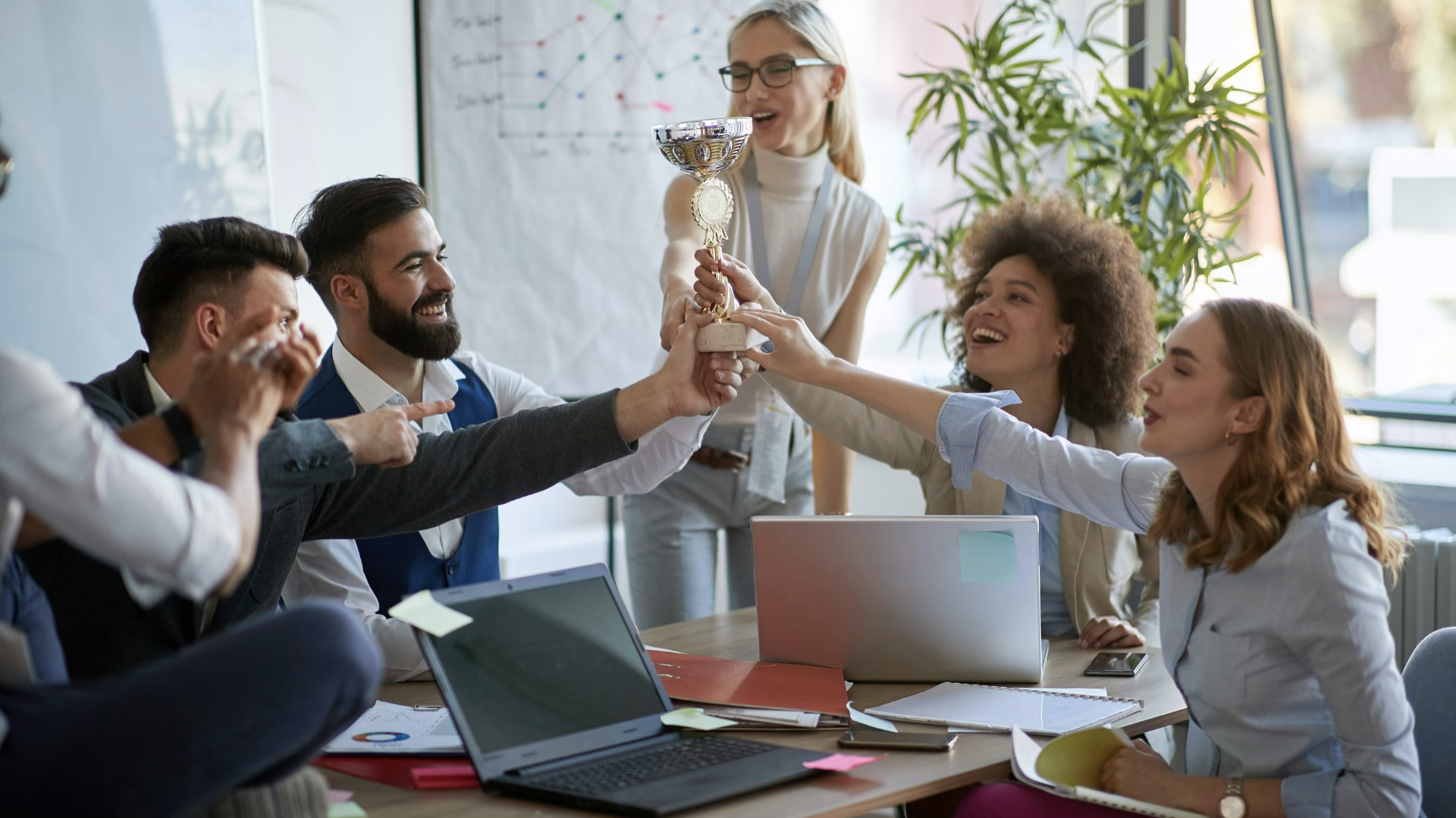 8 Employee Rewards Programs That Improve Workplace Performance