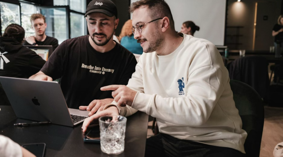 Remote Developers vs In-House Teams: Which Is Better for Scaling Startups? 